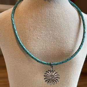 Silpada daisy pendant with leather choker necklace